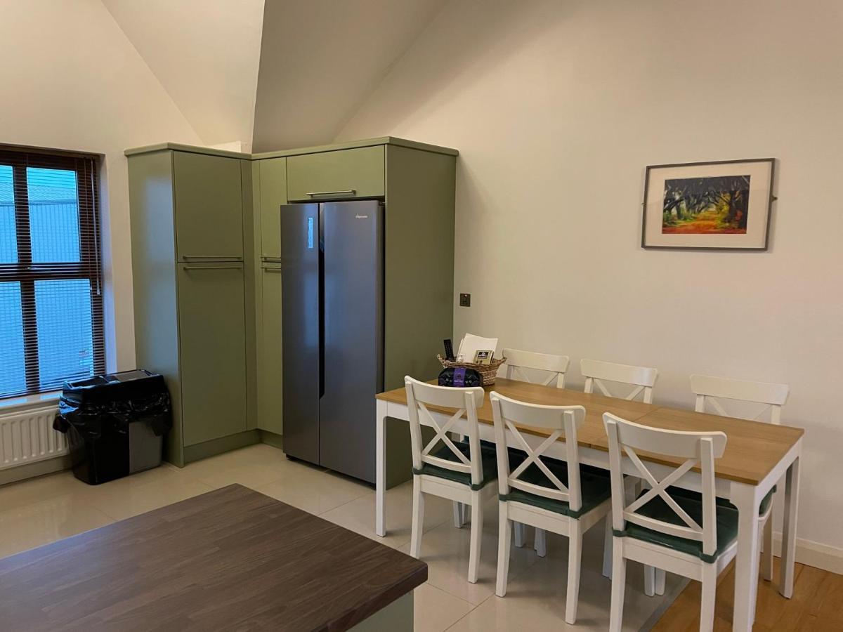 Orchard Oasis, Luxury Penthouse Getaway Apartment Coleraine Exterior photo
